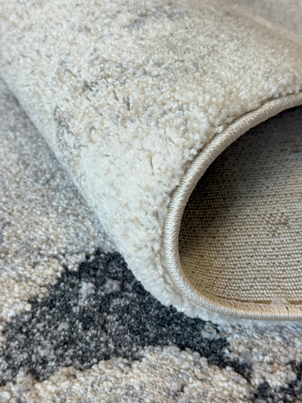 High-traffic friendly rug in modern grey and taupe color palette