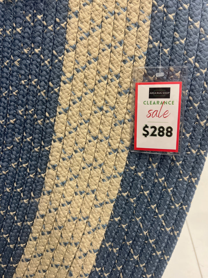 Close up - Oval braided rug in blue and cream