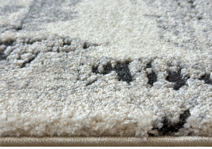 High-traffic rug in taupe and brown tones for living rooms or bedrooms