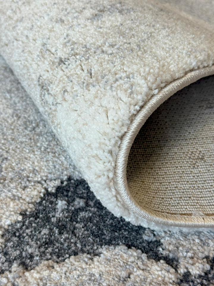 High-traffic friendly rug in modern grey and taupe color palette