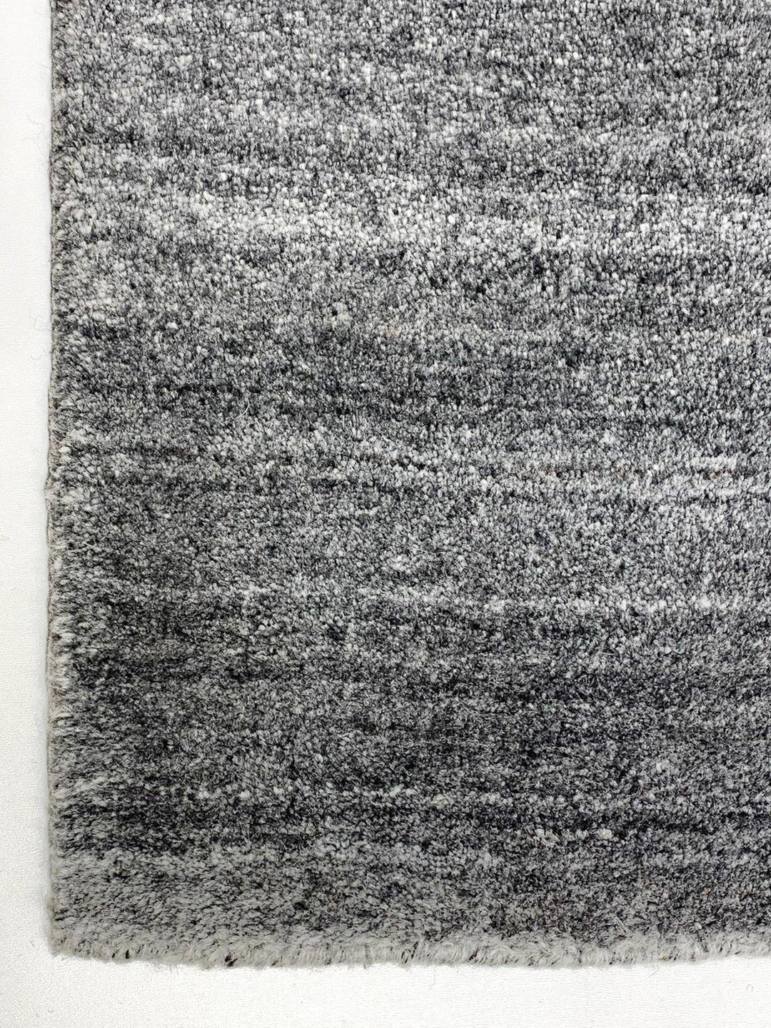 Akita Dark grey rug corner view horizontal texture